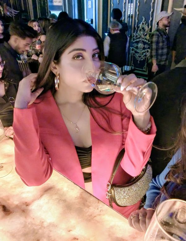 Madhu - Bangalore escort photo 4