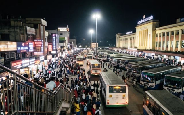 Call girls area Majestic — bus terminus and railway station at night
