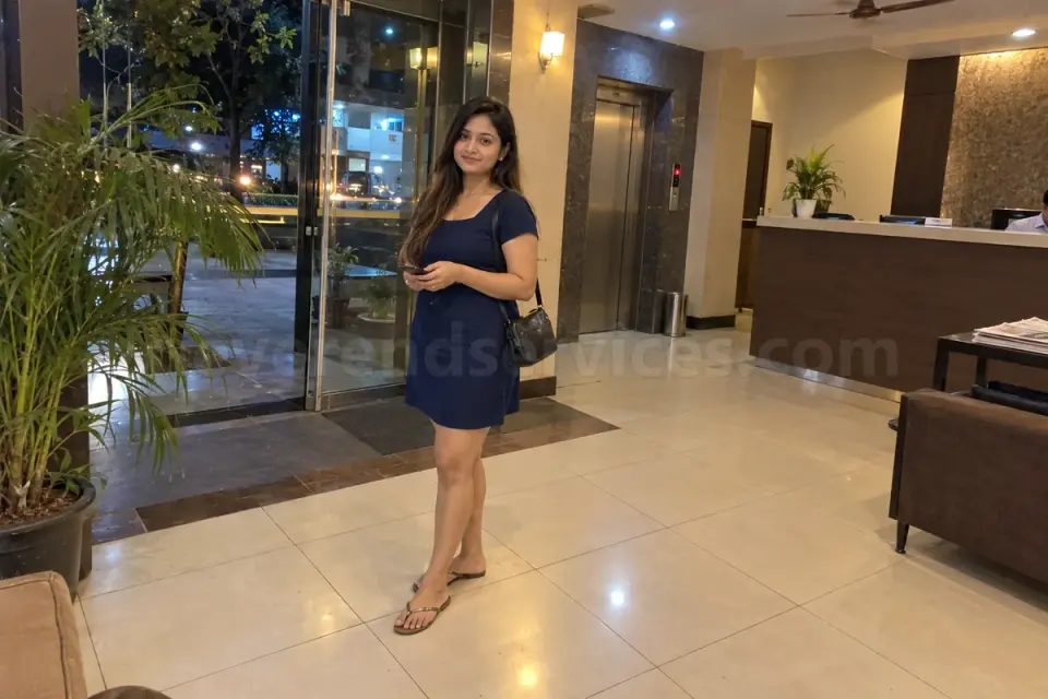 Bangalore escort walking into a hotel lobby for an outcall booking