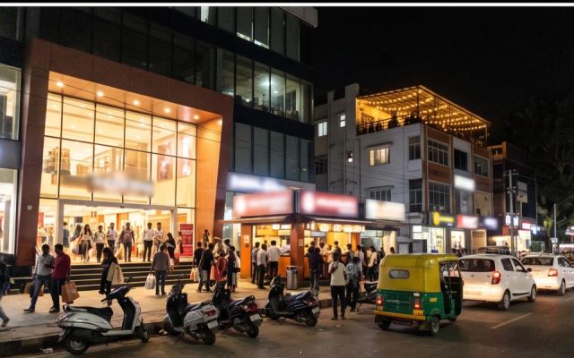 Call girls area Koramangala — mall junction and food street at night