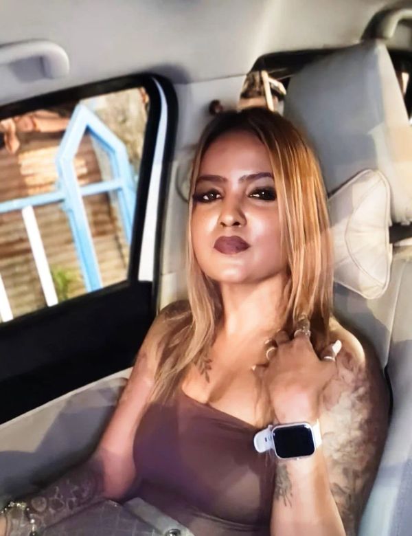Amber - Bangalore escort photo 6