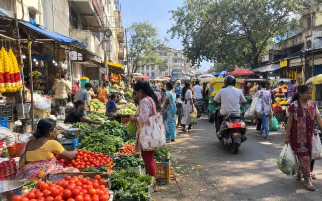 Vegetable and flower sellers at the Madivala market