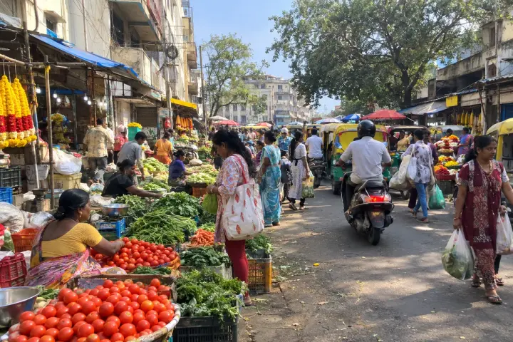 Vegetable and flower sellers at the Madivala market