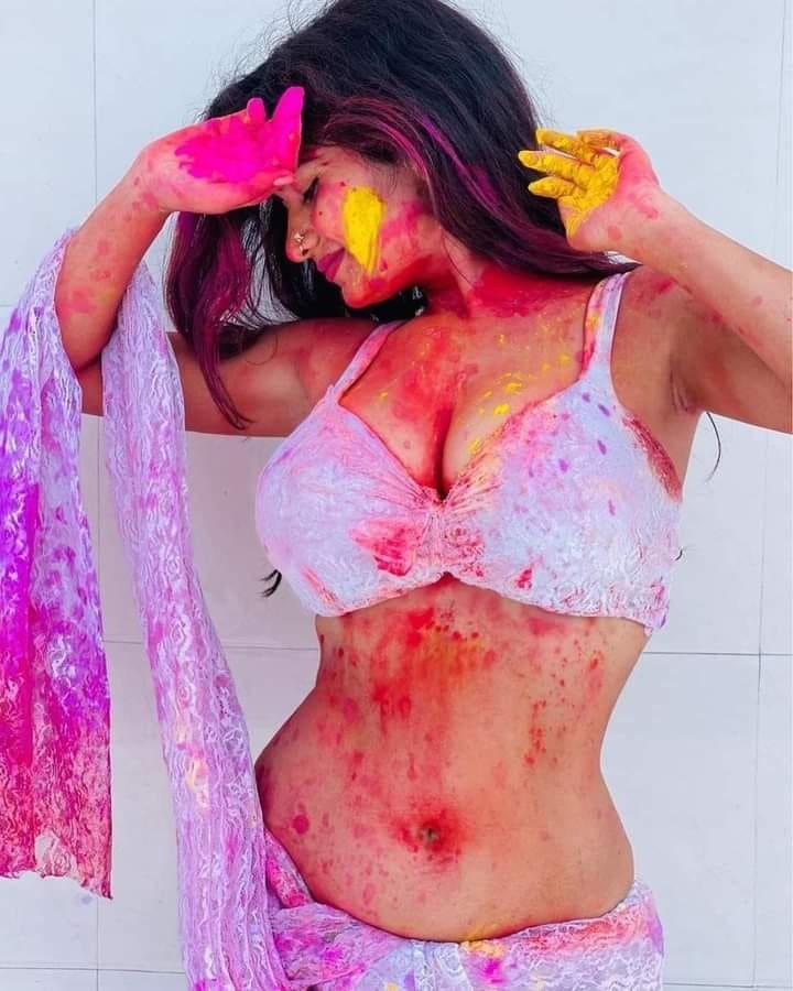 holi escorts girl