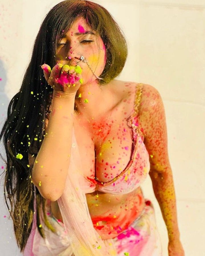 escort girl for holi