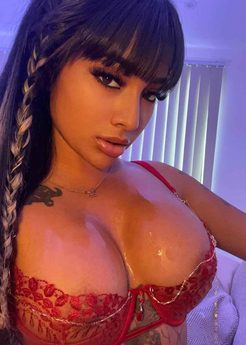 Yasmina Khan 3